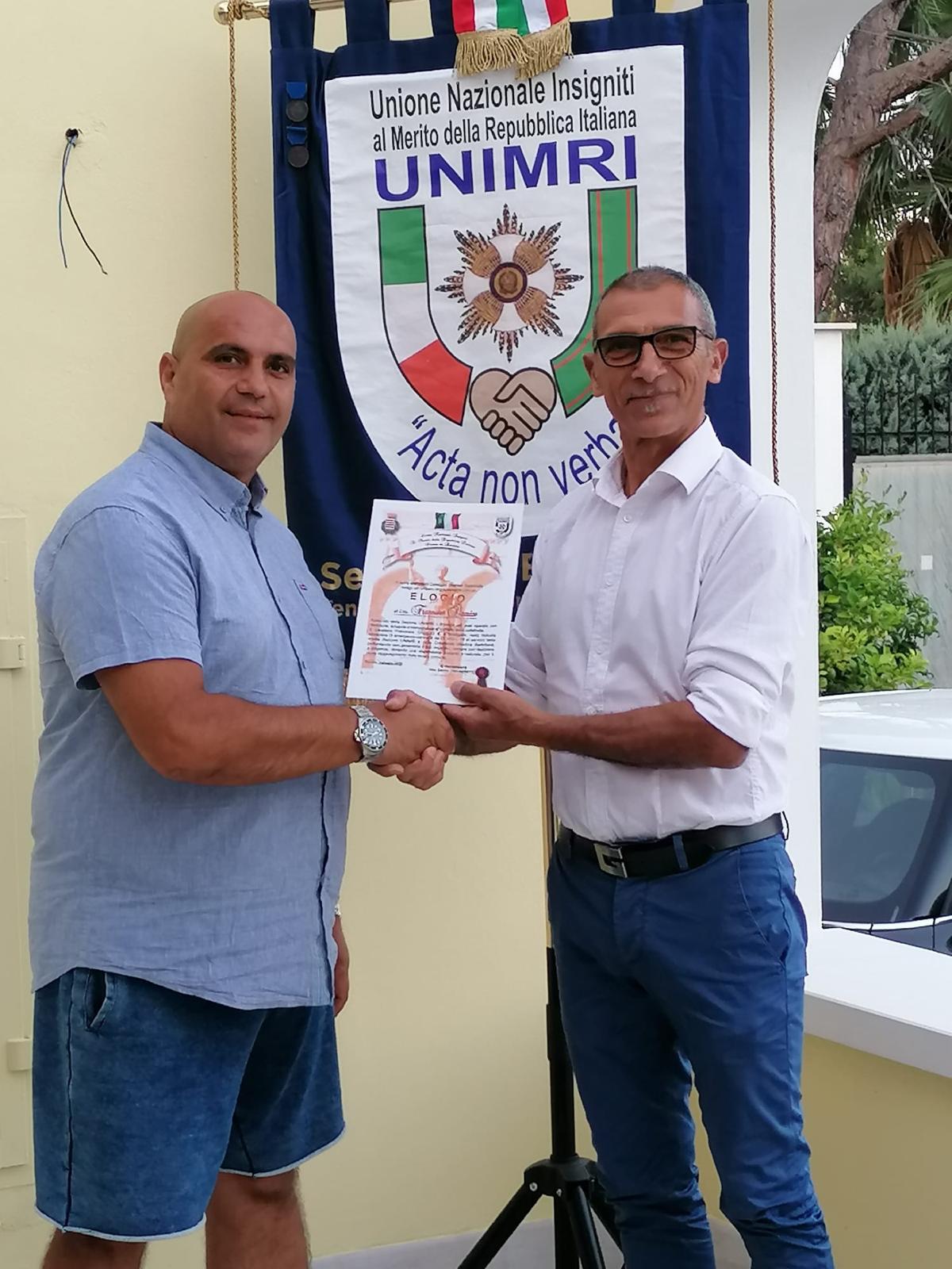 Premiazione dal Presidente UNIMRI della Sez. di Barletta Cav. Savino Dibenedetto Elogio al Cav. Francesco Damico