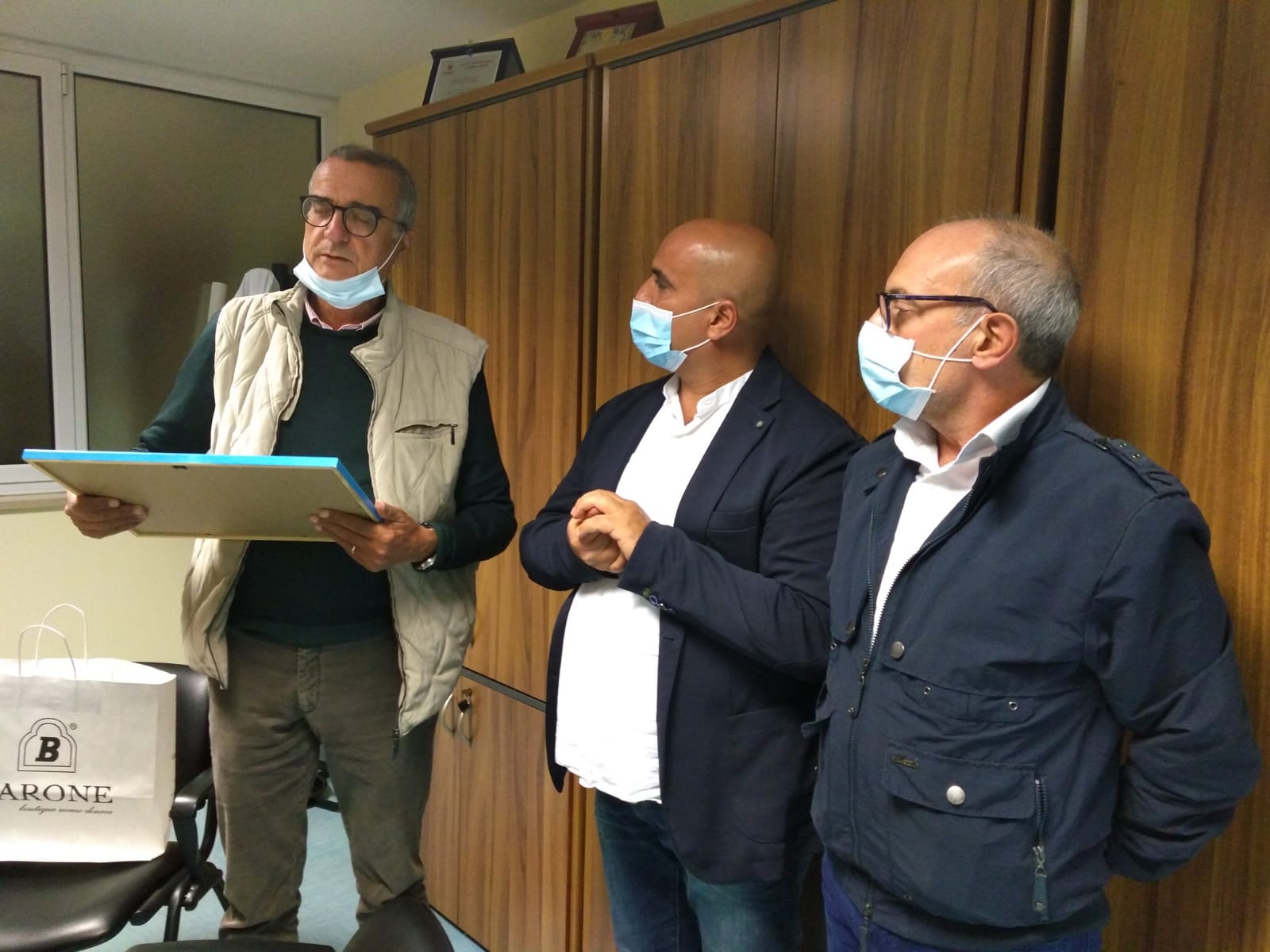 onorificenza Centro Trasfusionale Ospedale Dimiccoli Barletta consegnata dal Cav. Francesco Damico